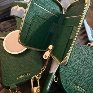 Custype Green Crossbody Phonecase with wireless charging!  Super cute!